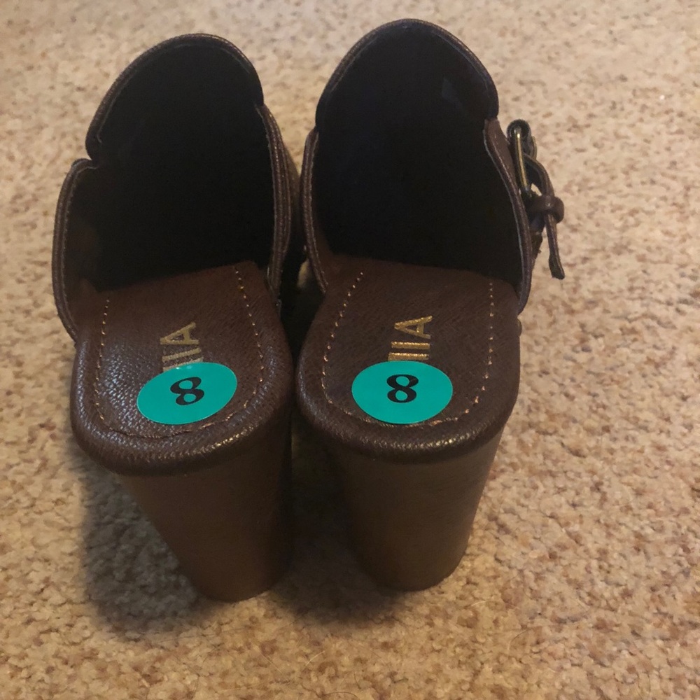 Brown clogs - Picture 3 of 4